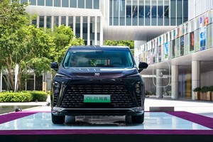 全新别克GL8陆尊上市！纯电续航破200公里，还给MPV用上了5C超充！
