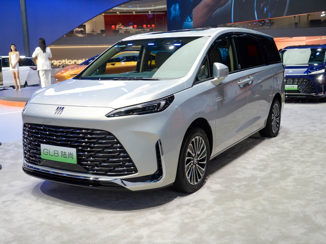 全新别克GL8陆尊正式上市，这是要重新定义新能源MPV？