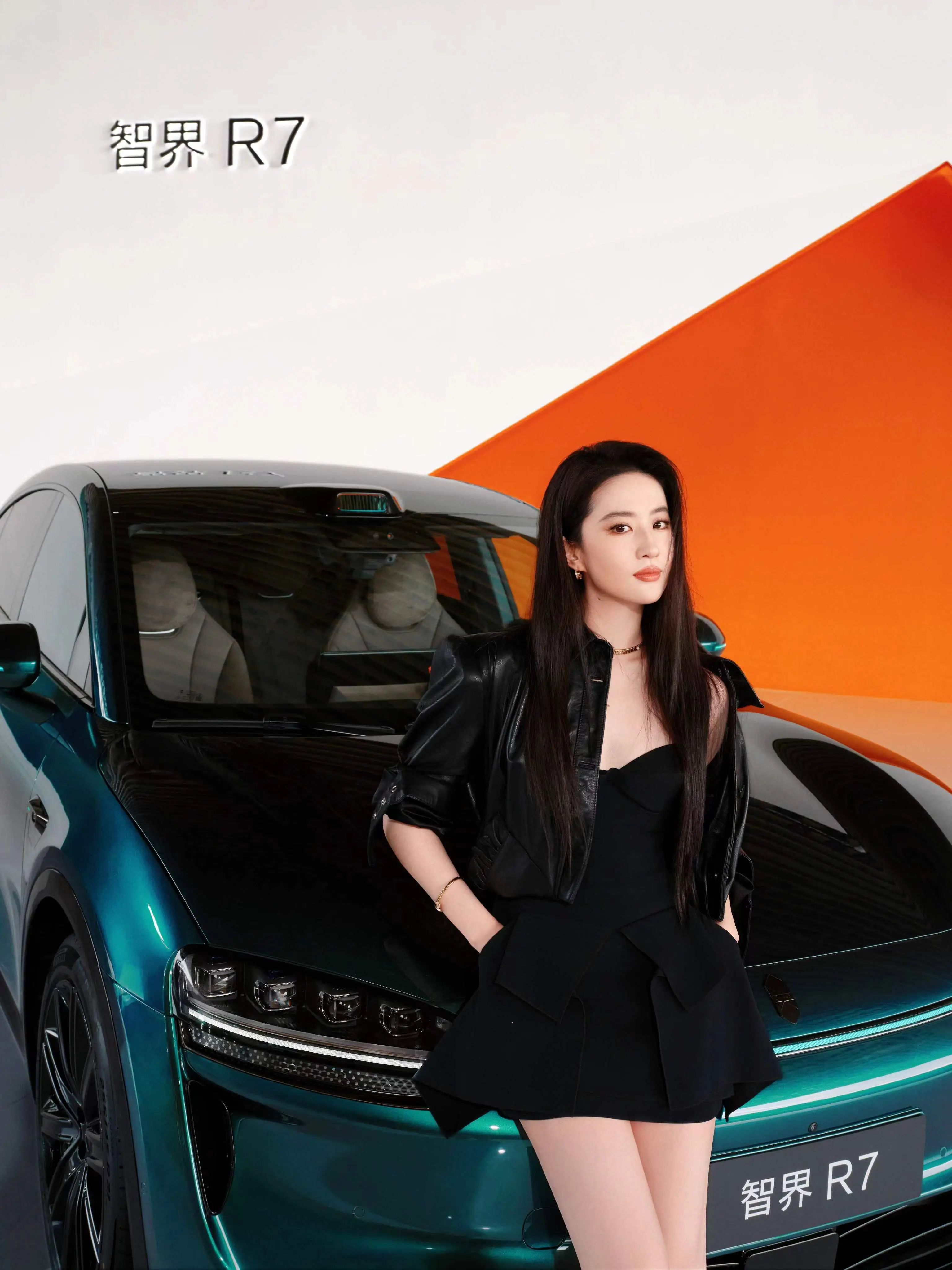尚界登场！鸿蒙智行五界齐聚成都，刘亦菲现身发布会现场！