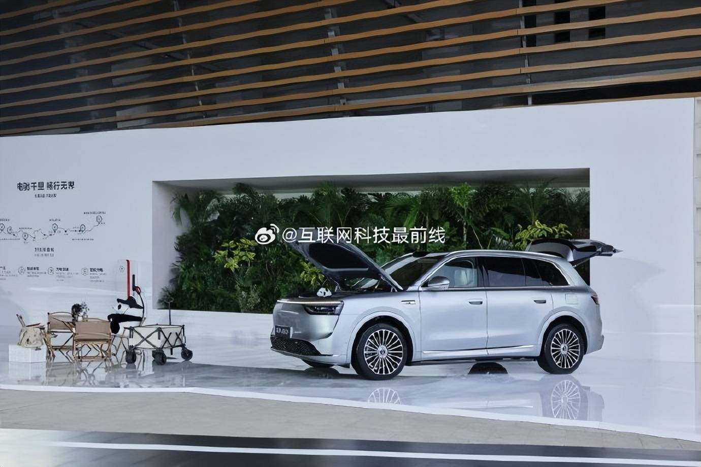 尚界登场！鸿蒙智行五界齐聚成都，刘亦菲现身发布会现场！