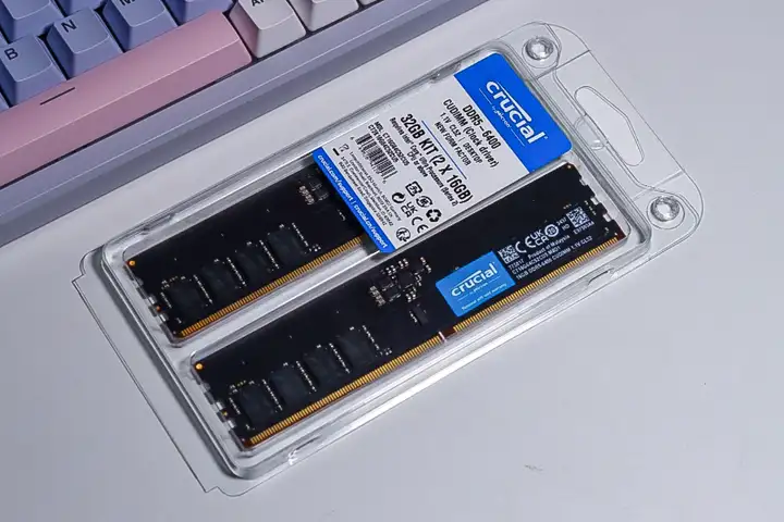 开机即6400MHz，英睿达CUDIMM的“内置时钟”，能碾压传统内存？