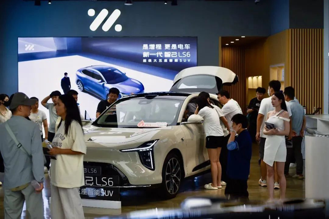 门店实探：销售顾问忙到沙哑，智己LS6咨询量翻倍