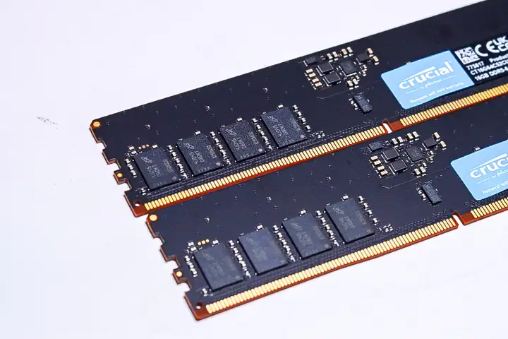 开机即6400MHz，英睿达CUDIMM的“内置时钟”，能碾压传统内存？