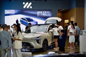 家庭座舱革命：智己LS6头等舱体验，冰箱彩电全升级