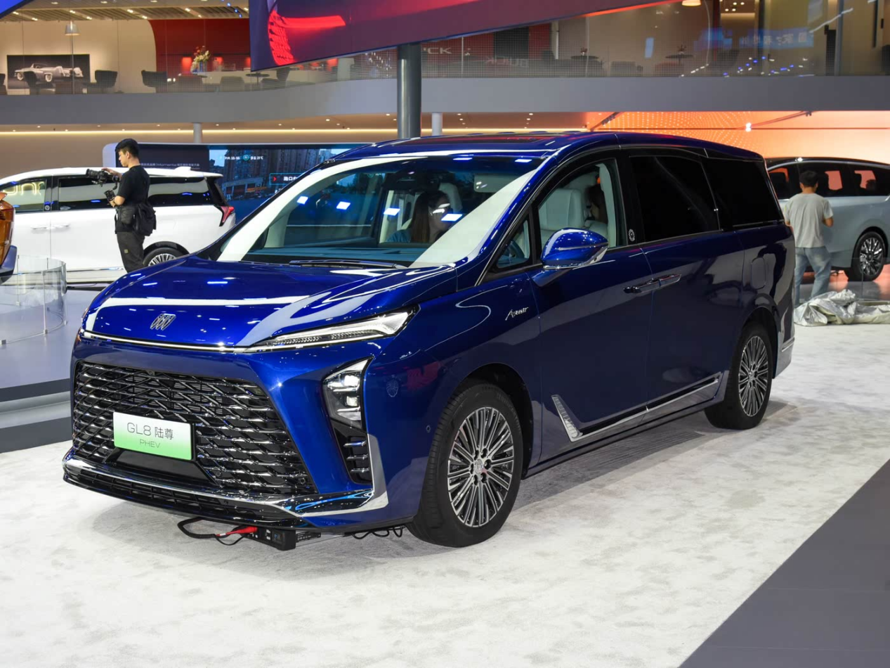 全新别克GL8陆尊正式上市，这是要重新定义新能源MPV？