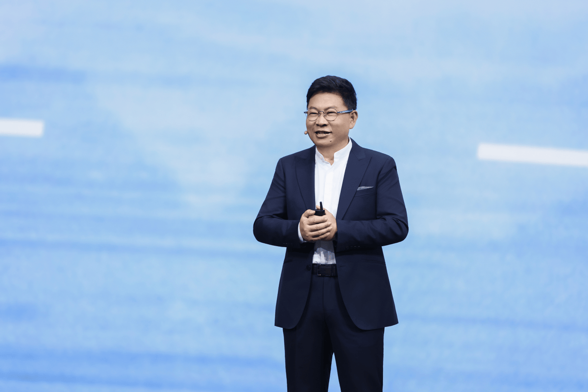 尚界登场！鸿蒙智行五界齐聚成都，刘亦菲现身发布会现场！