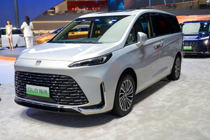 全新别克GL8陆尊正式上市，这是要重新定义新能源MPV？