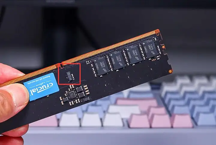 开机即6400MHz，英睿达CUDIMM的“内置时钟”，能碾压传统内存？