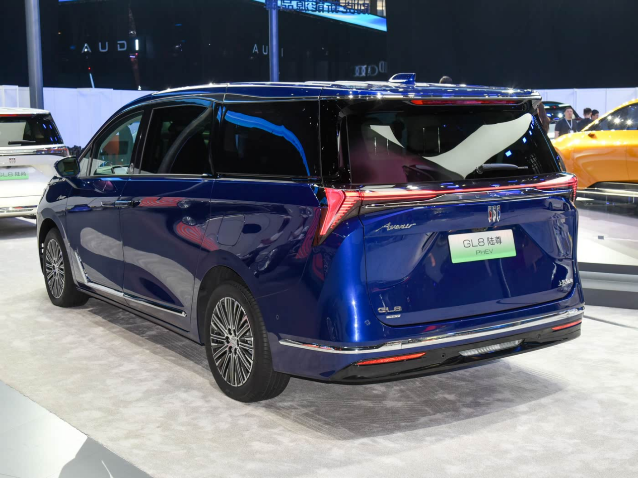全新别克GL8陆尊正式上市，这是要重新定义新能源MPV？