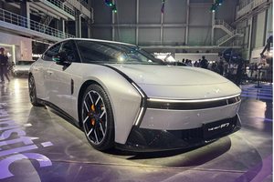 全新小鹏P7上市 21.98万元起售