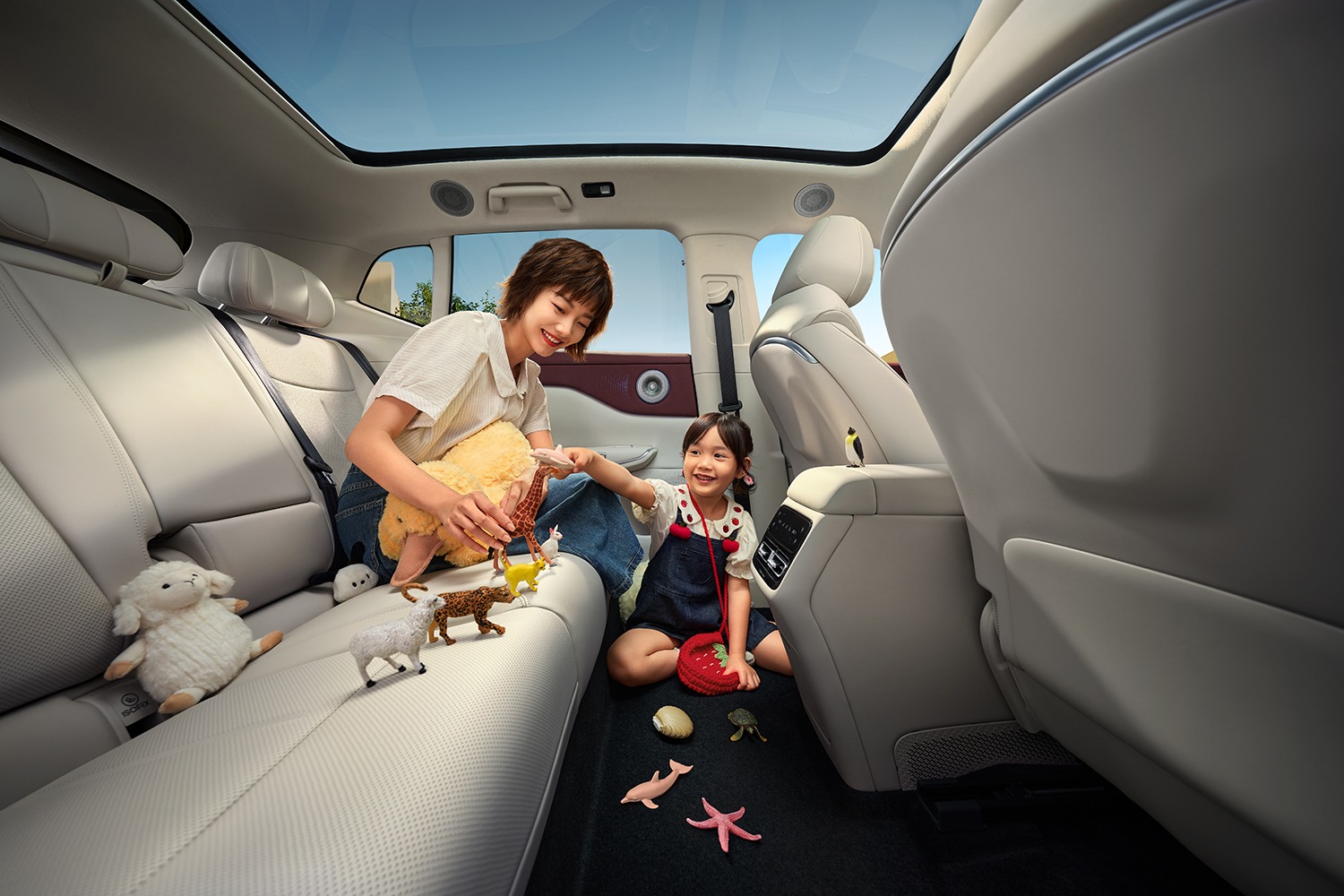 号称20万真满血华为纯电SUV！全新岚图知音，强在哪？