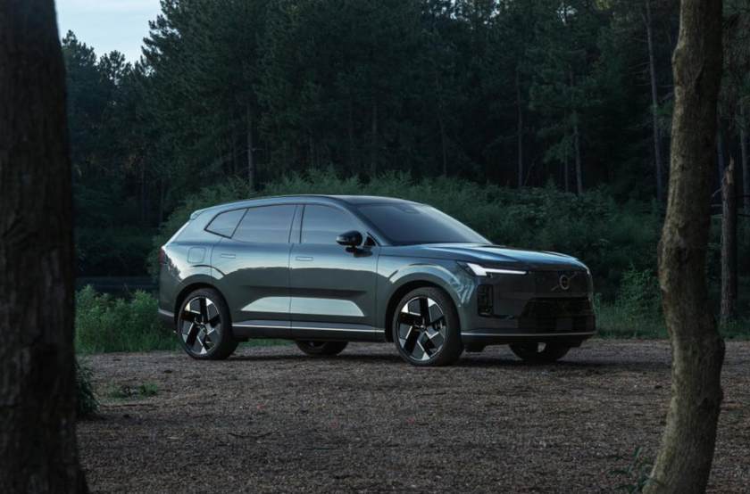 沃尔沃全新XC70全球首发 两款配置车型预售价29.99万起