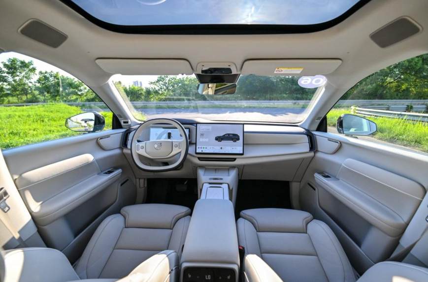 沃尔沃全新XC70全球首发 两款配置车型预售价29.99万起