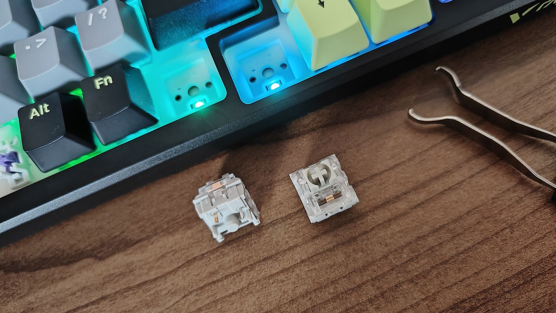 雷柏V700DIY-98客制化多模机械键盘上手:实用与美学的巧妙平衡