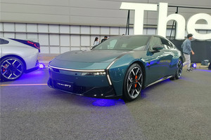 真正会思考的智驾，全新小鹏P7售21.98万元起