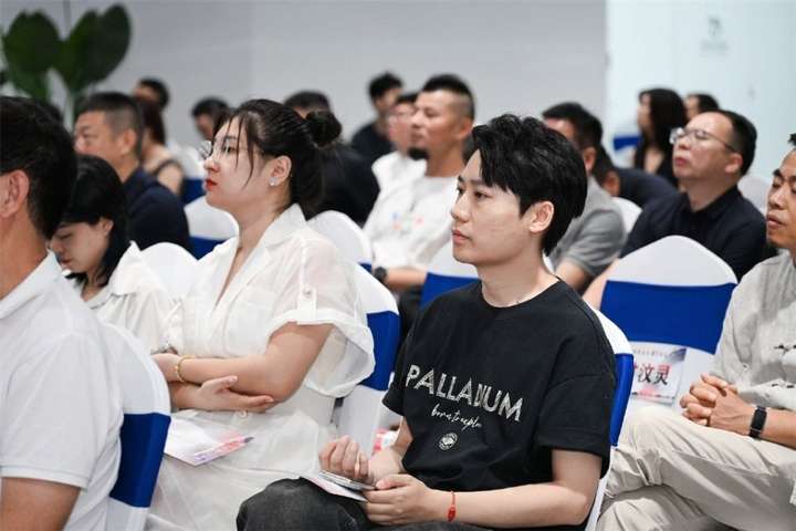 汽车美学，宽窄智慧 第二届中国车市品牌盛典（成都之夜）圆满落幕