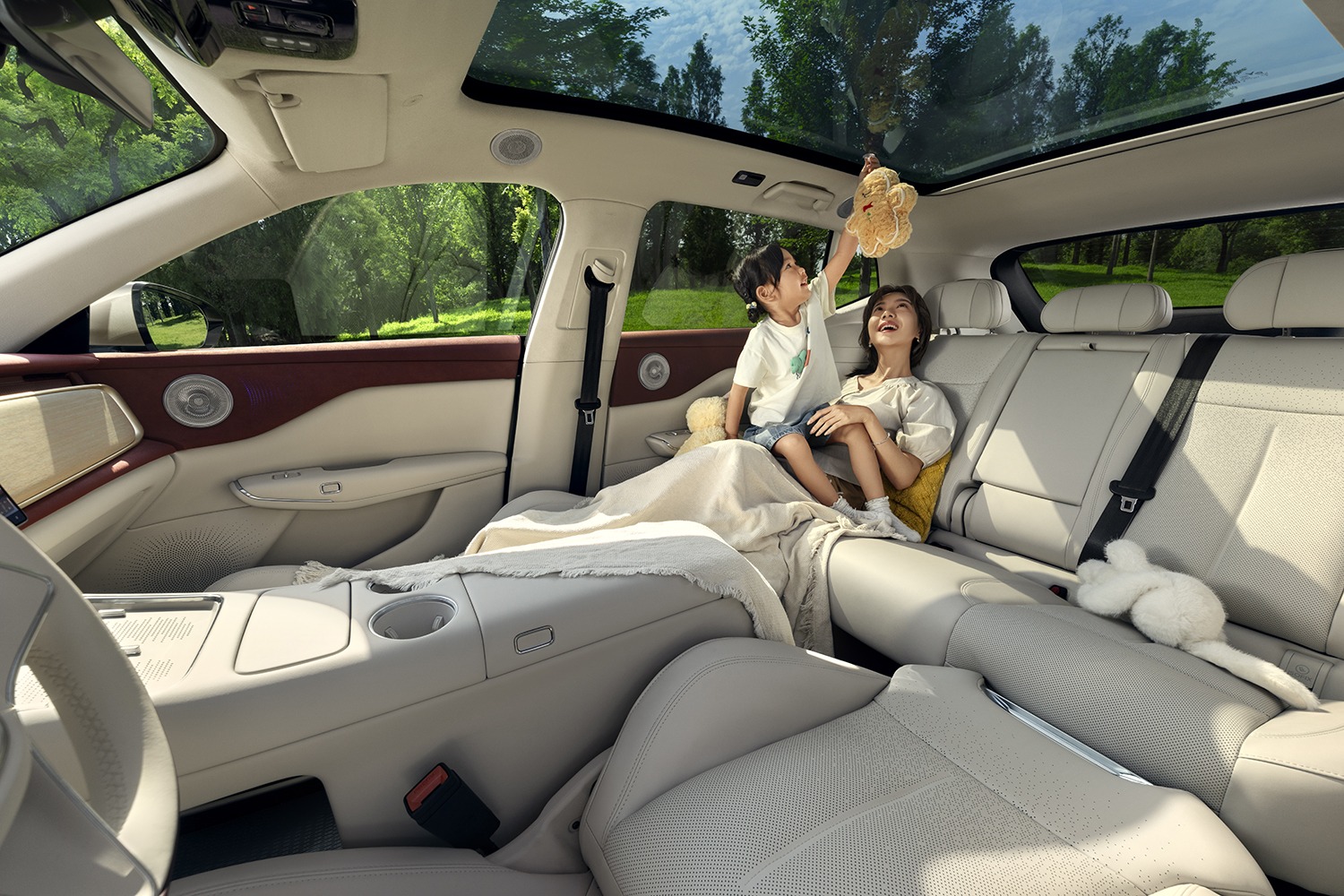 号称20万真满血华为纯电SUV！全新岚图知音，强在哪？