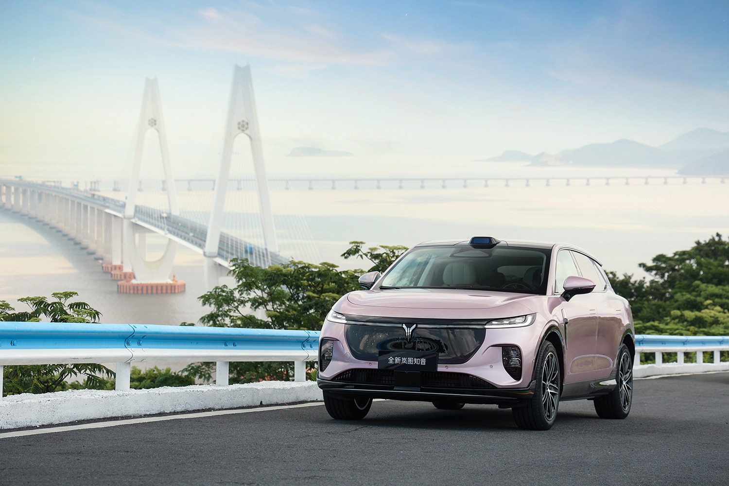 号称20万真满血华为纯电SUV！全新岚图知音，强在哪？