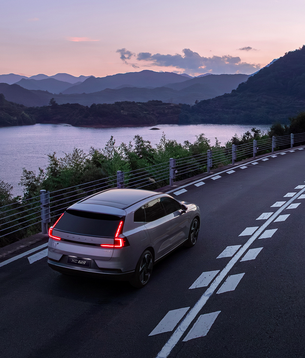 沃尔沃XC70车尾
