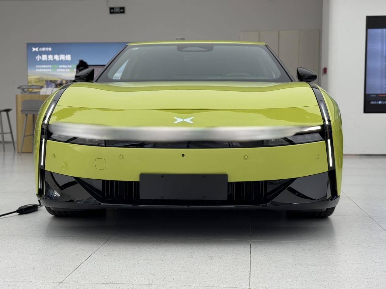 全新小鹏P7上市，保留鹏翼版，售价区间为21.98万-30.18万