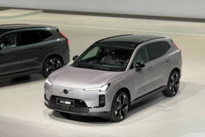 200km续航、三电机加持，预售29.99万起，沃尔沃XC70不止于安全