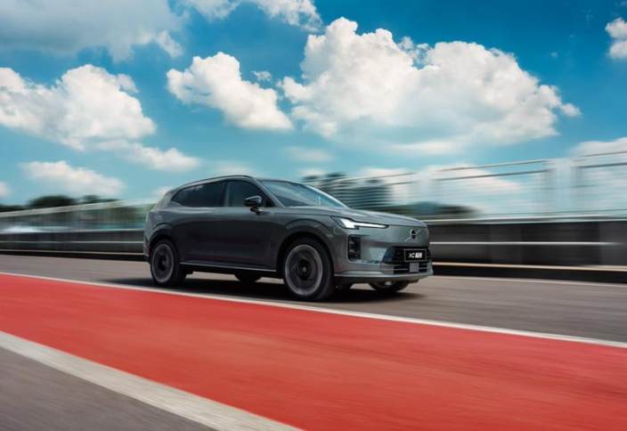 沃尔沃全新XC70全球首发 两款配置车型预售价29.99万起