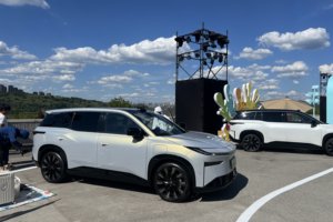 上班族开电车怕啥？铂智 3X：自燃赔新车，泊车出事我来扛
