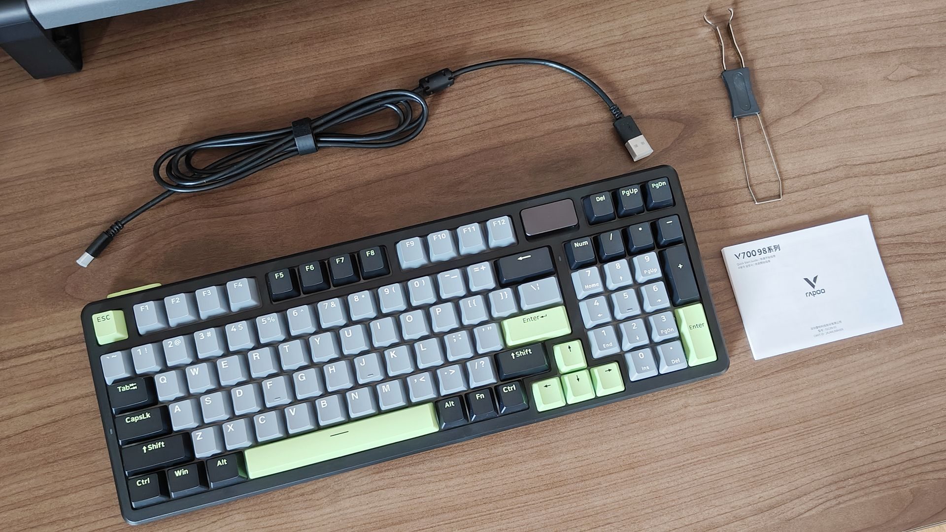雷柏V700DIY-98客制化多模机械键盘上手:实用与美学的巧妙平衡