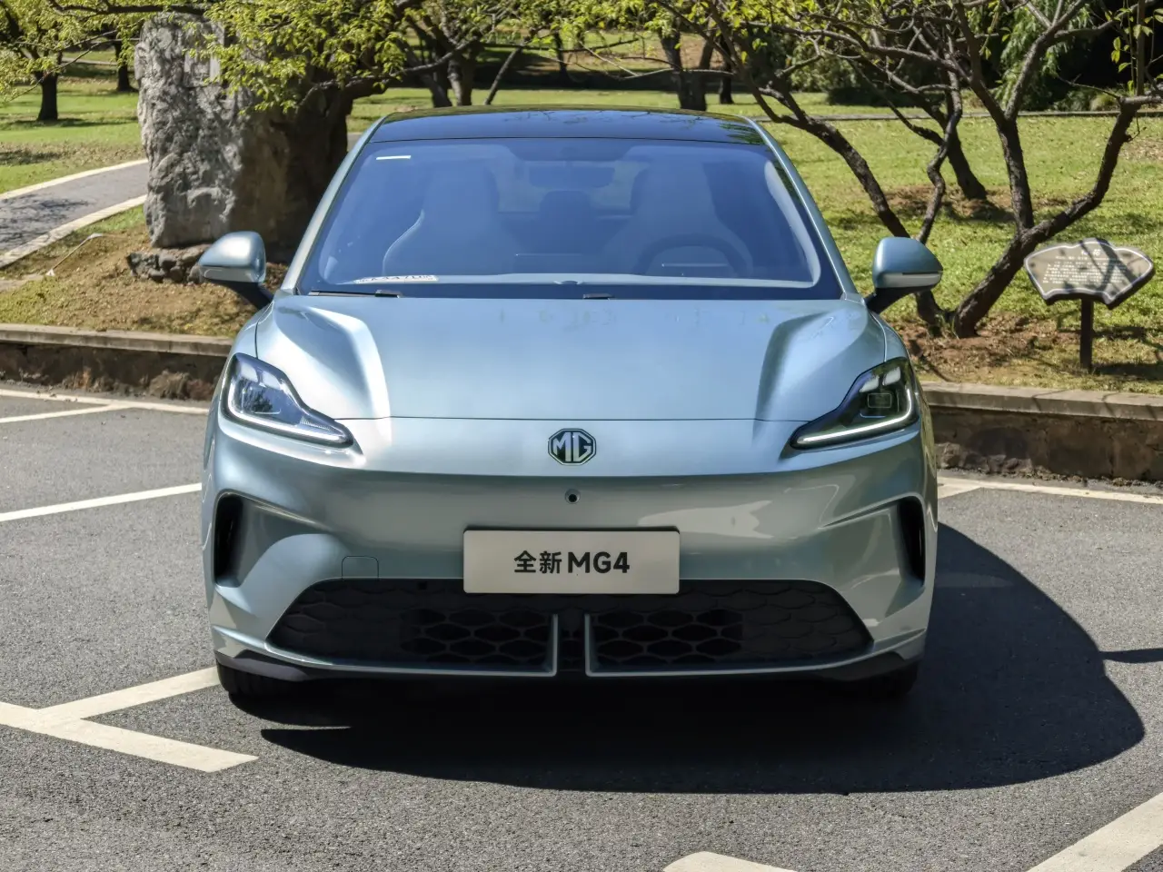 预算10万选两厢纯电车，全新MG4有哪些杀手锏？