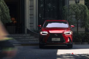 雷克萨斯新NX：漆面艺术与豪华质感的交融