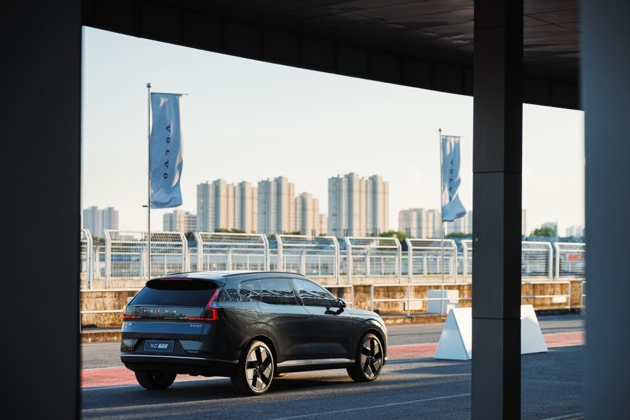沃尔沃全新XC70全球首发，预售价29.99万元起！