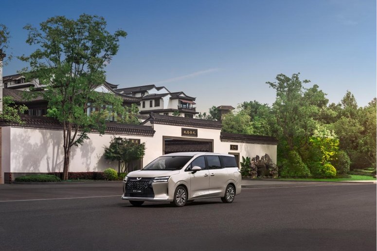 成都车展“一车三动力”  五菱星光730估计又得火？