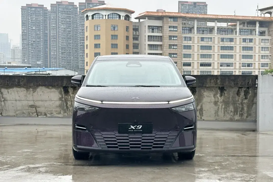 496项升级还不涨价 2025款小鹏X9如何实现科技旗舰全面升舱？