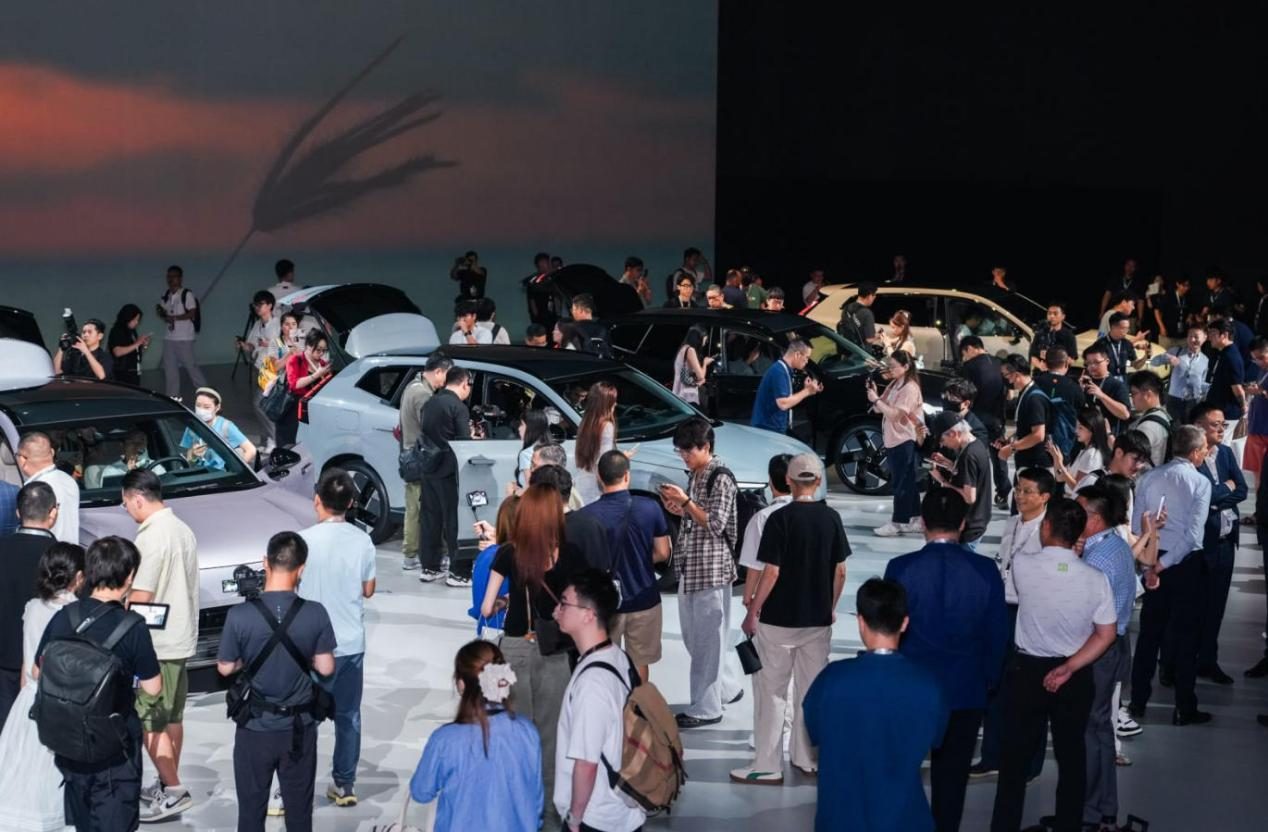 沃尔沃全新XC70首发，全球标准定义混动豪华新境界