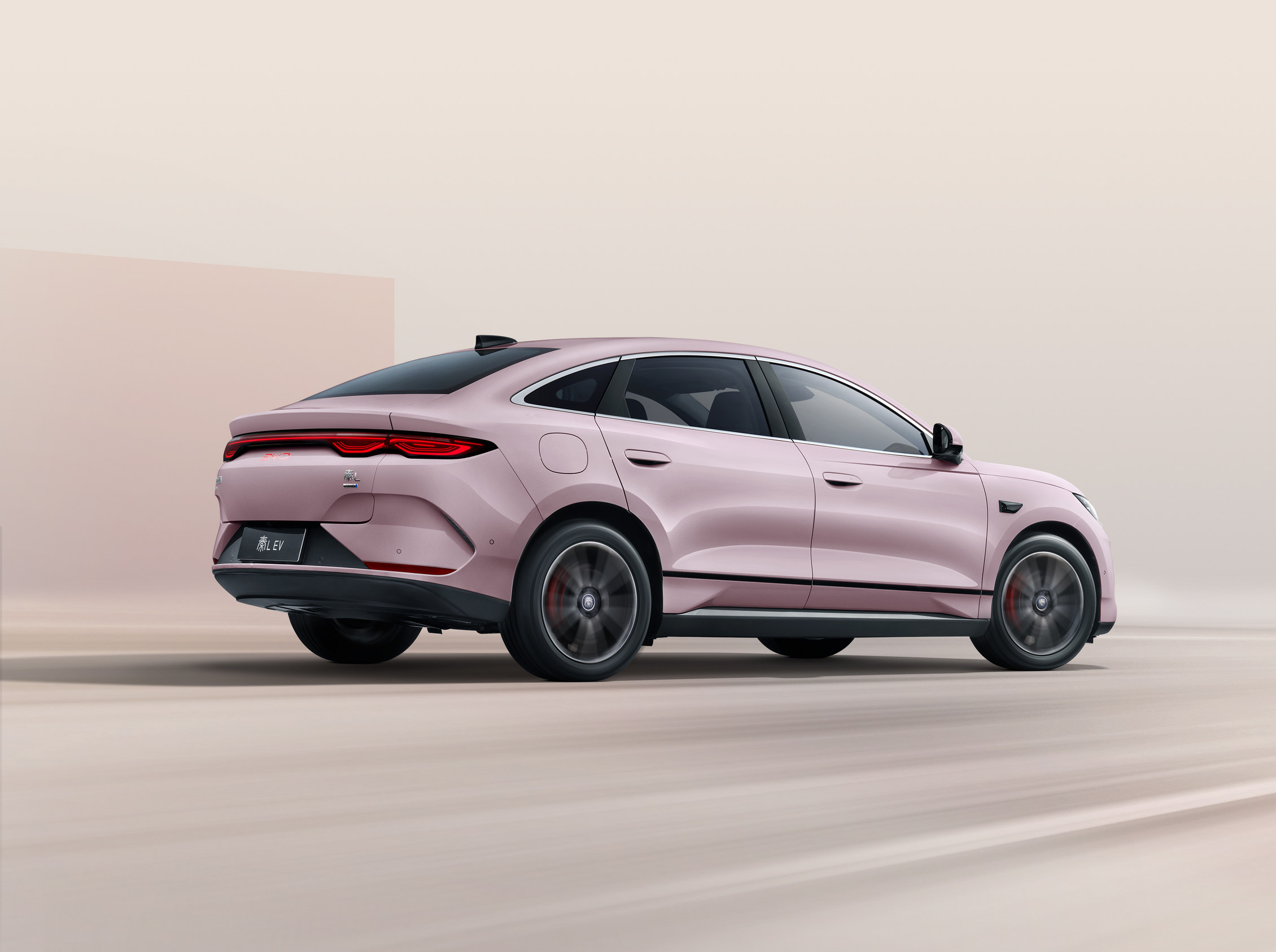 秦L EV上新545KM云辇型 七夕宠粉限时狂欢价12.98万元