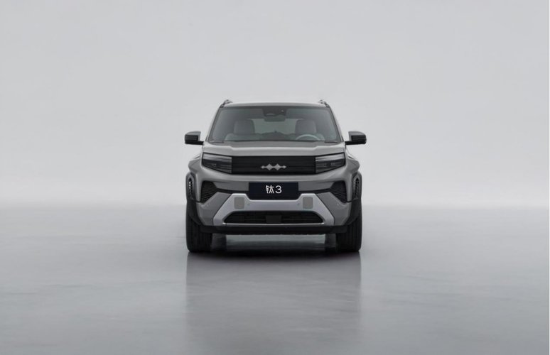 成都车展能“换脸”的SUV，方程豹钛3让你个性更有格调？