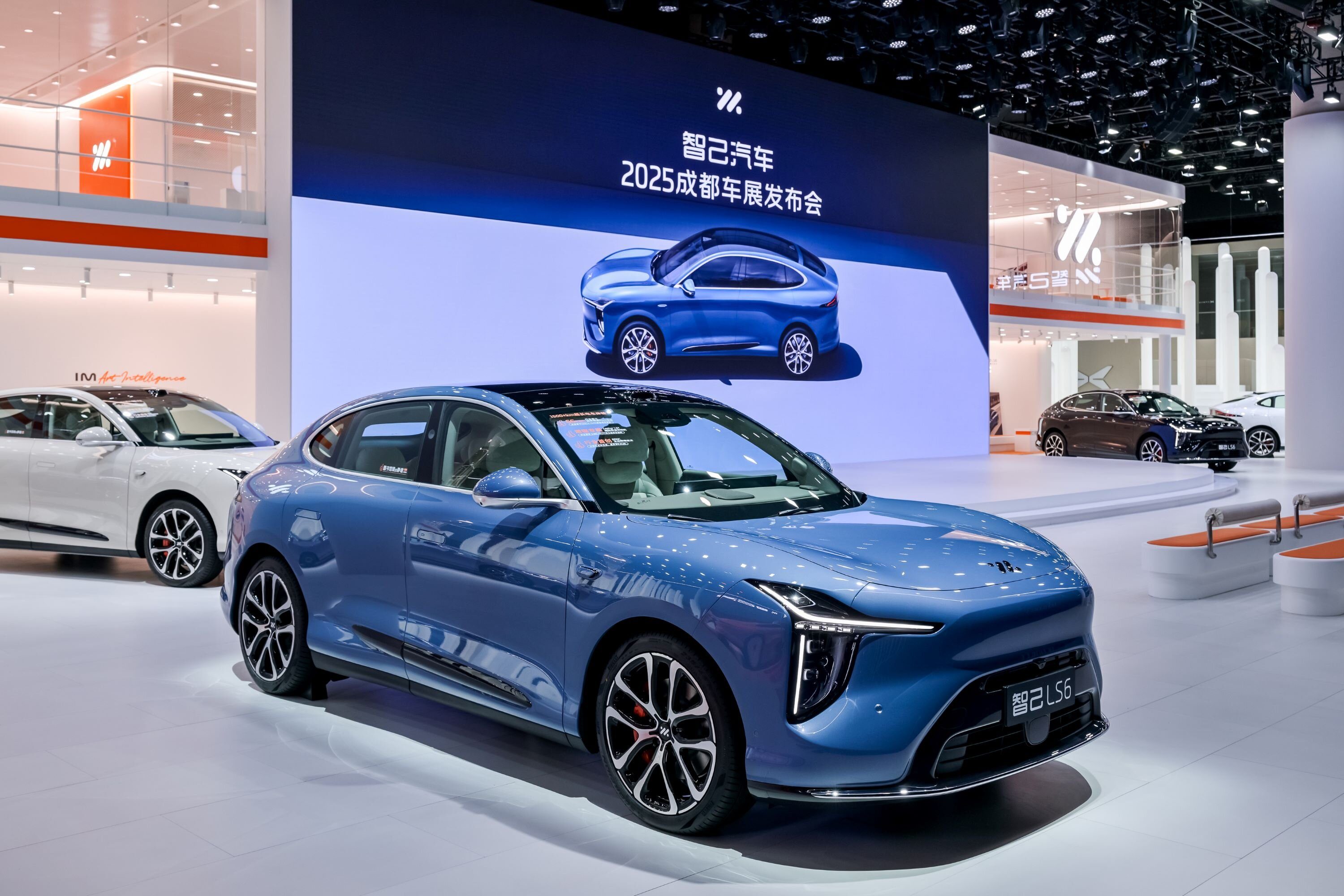 预售订单破48000台！2025成都车展，超级增程就看智己！