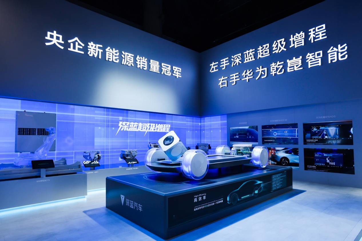 全新深蓝S07亮相车展为引领再进化，豪华、舒适、智能、续航全面越级