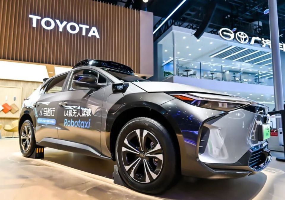 TOYOTA bZ纯电动专属系列再次家族独立出展 闪耀亮相成都车展