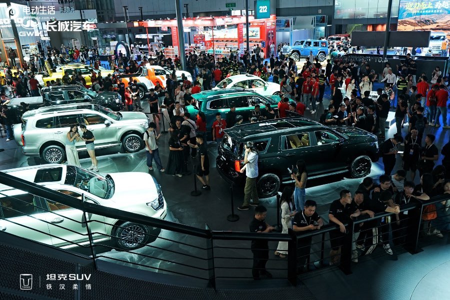 2025成都车展：全新坦克500Hi4-T/Z智享版闪耀成都车展
