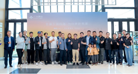 广汽昊铂首款智慧旗舰轿车A800亮相成都车展