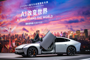 携AI科技全明星阵容亮相成都车展！小鹏汽车展台人气火爆，全新小鹏P7锁定C位！