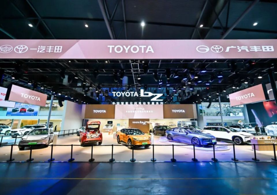 TOYOTA bZ纯电动专属系列再次家族独立出展 闪耀亮相成都车展