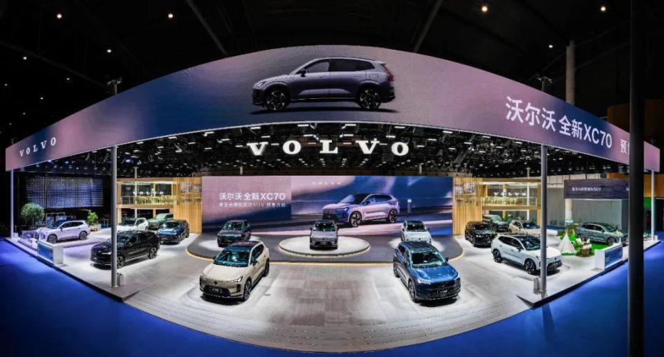 沃尔沃全新XC70携七款车色亮相成都车展