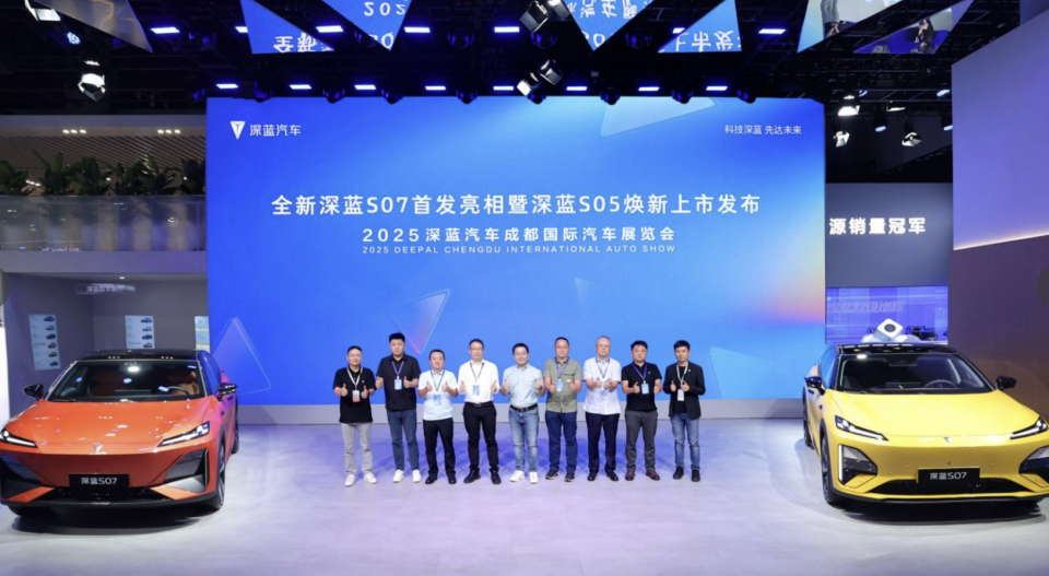 2025成都车展：新款深蓝S07闪耀登场
