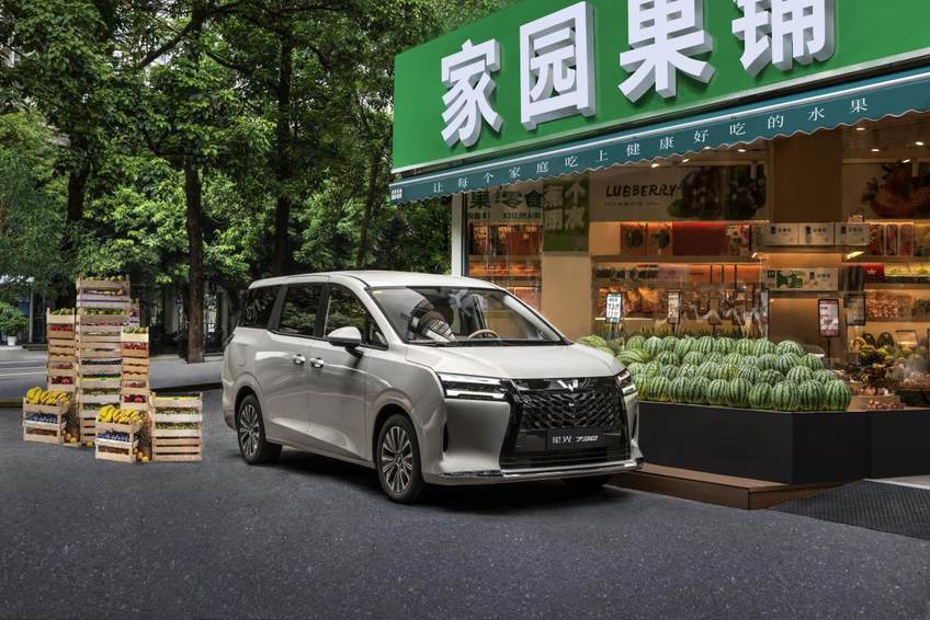 五菱三动力MPV星光730，实车亮相2025成都国际车展