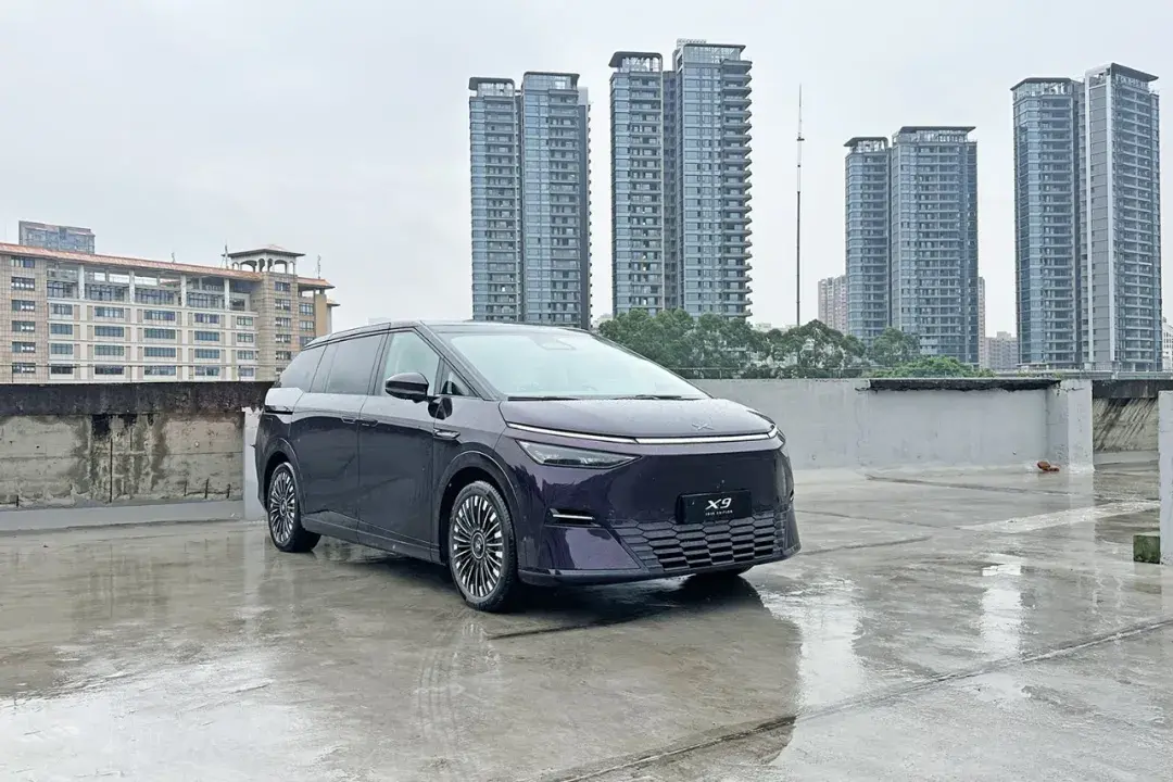 496项升级还不涨价 2025款小鹏X9如何实现科技旗舰全面升舱？