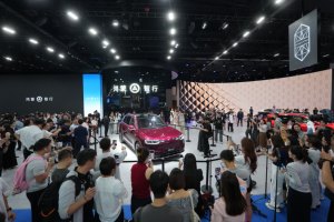 全新问界M7实车首秀问界全系亮相成都车展