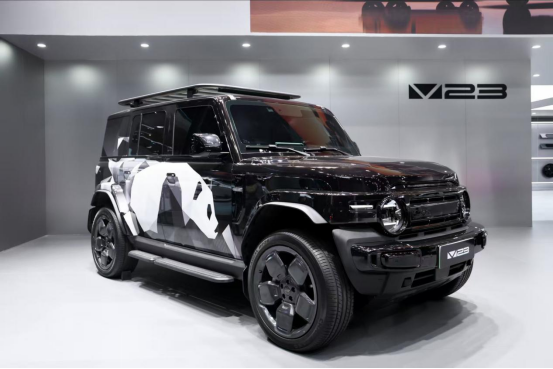 iCAR V23改装家族高能登陆成都车展，赛博版首秀亮相