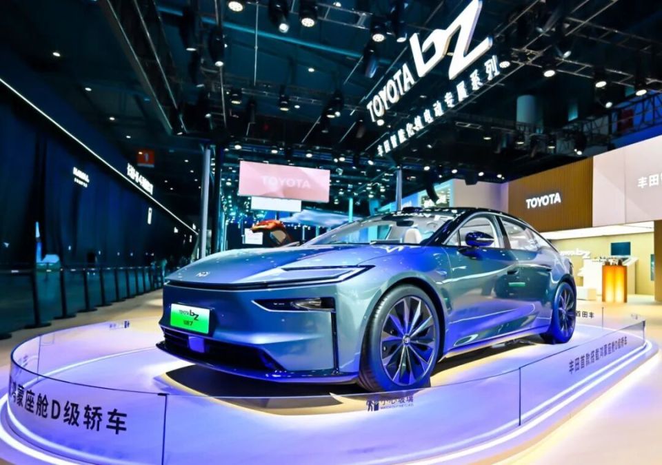 TOYOTA bZ纯电动专属系列再次家族独立出展 闪耀亮相成都车展